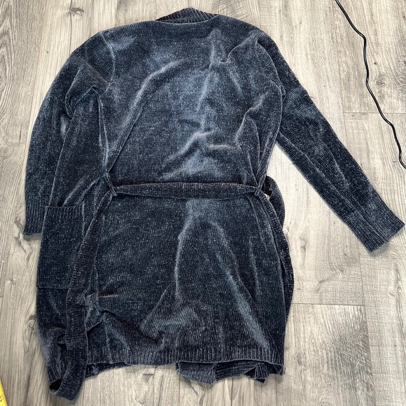 Natori Tranquility Chenille Short Robe in Gray - Picture 7 of 9